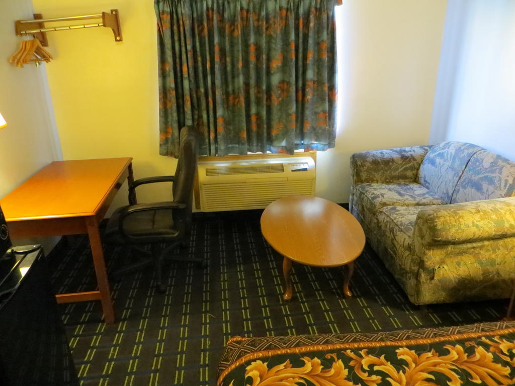 Knights Inn Memphis At Macon Cove Eksteriør bilde